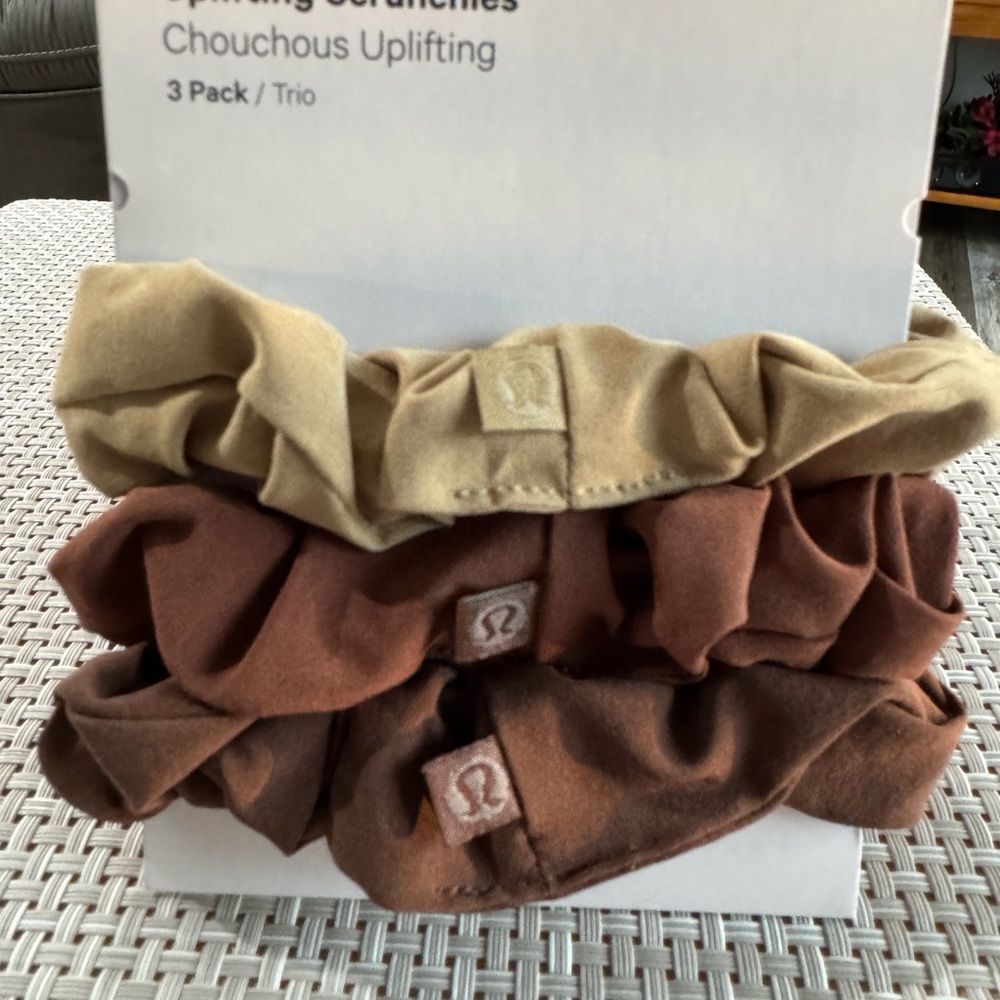 Lululemon Uplifting Scrunchies NWT - Picture 3 of 5